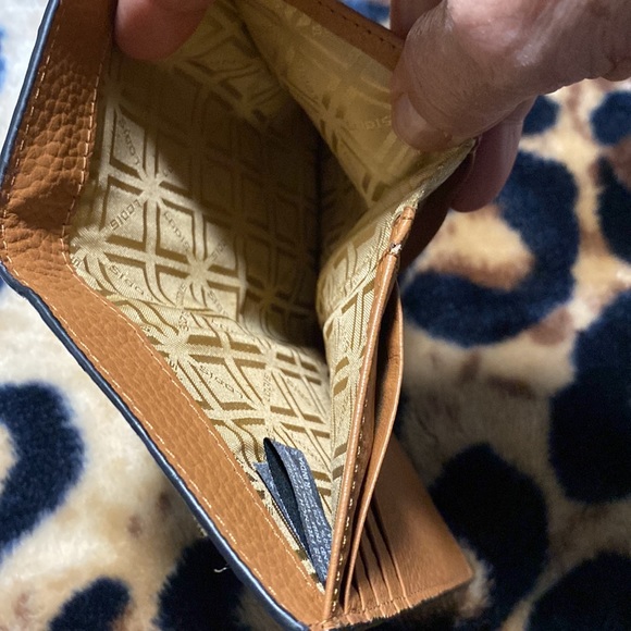 LODIS Pebbled Leather light tan, compact bifold wallet/ cardholder. - Picture 3 of 9